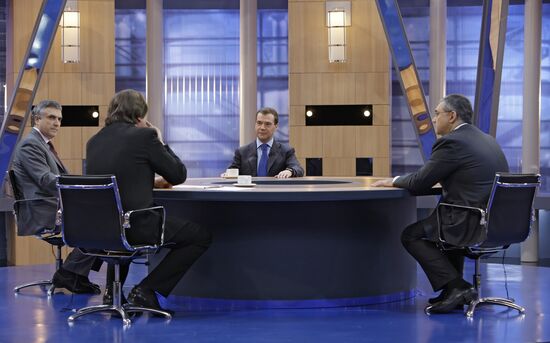 Dmitry Medvedev summed up year 2009 on federal television