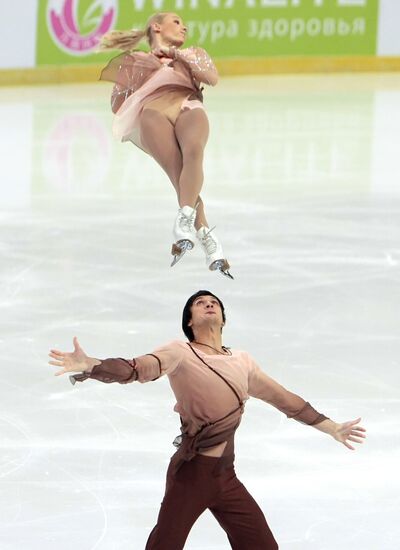 Pair skaters Maria Mukhortova, Maxim Trankov