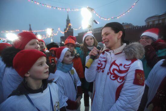 Actress Alisa Grebenshchikova with Russian pupils on GUM rink