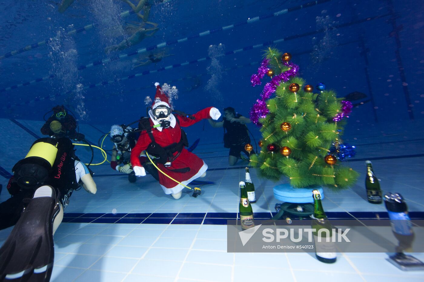 Western Bridge club see New Year in underwater