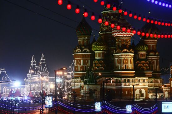 Views of pre-New Year's Moscow