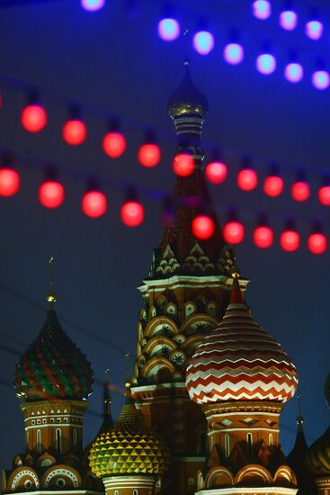Views of pre-New Year's Moscow