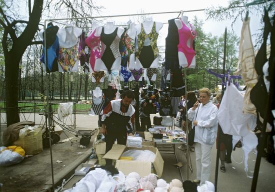 Clothes market in Luzhniki