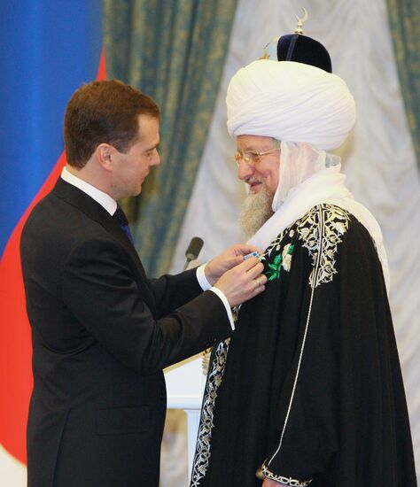 Dmitry Medvedev presents state awards at the Kremlin