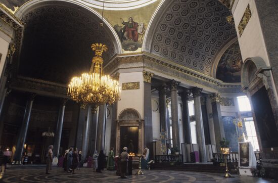 On a service in the Kazan Cathedral