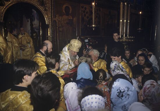 Alexy II is serving the divine liturgy