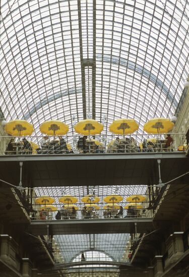 Cafe in GUM's central aisle