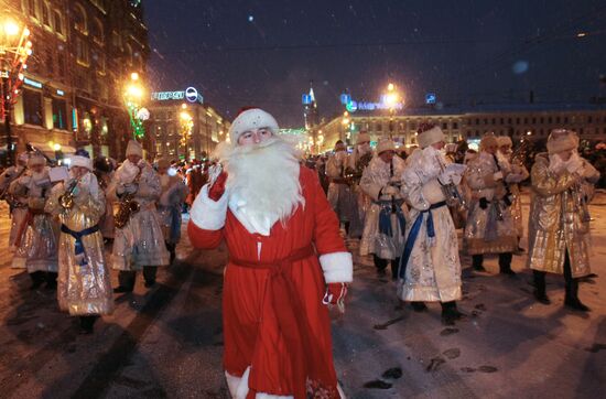 March on occasion of Father Frost's arrival in St. Petersburg