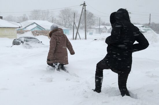 Heavy snowfall hits Sakhalin