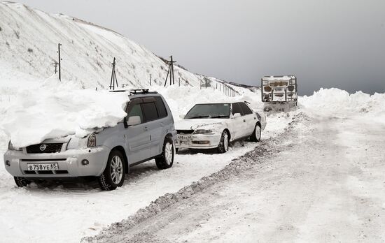 Removing snow from Sakhalin freeways