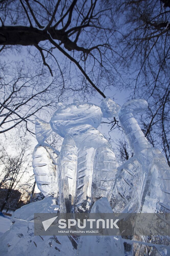 Vyugovei 2010 Ice Sculpture Festival opens in Moscow