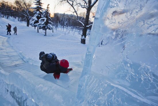 Vyugovei 2010 Ice Sculpture Festival opens in Moscow