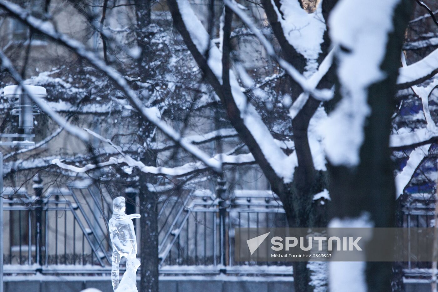 Vyugovei 2010 Ice Sculpture Festival opens in Moscow