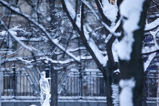 Vyugovei 2010 Ice Sculpture Festival opens in Moscow