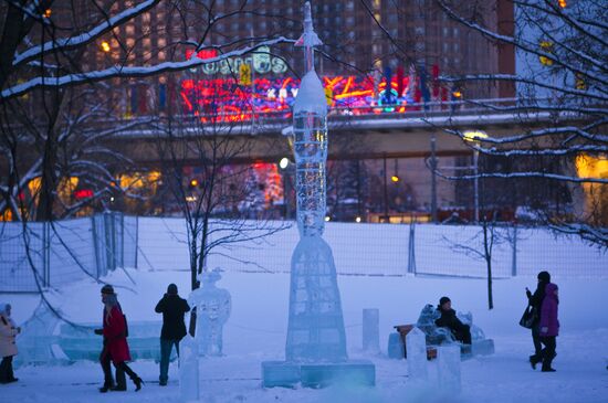 Vyugovei 2010 Ice Sculpture Festival opens in Moscow