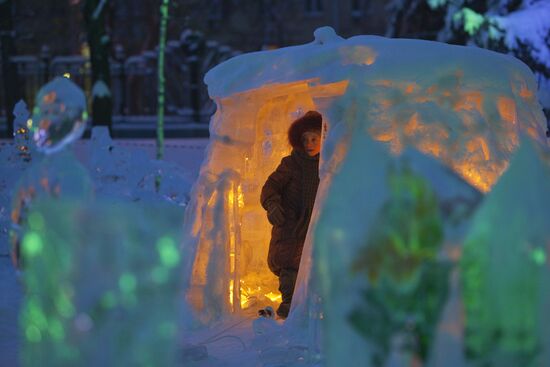 Vyugovei 2010 Ice Sculpture Festival opens in Moscow
