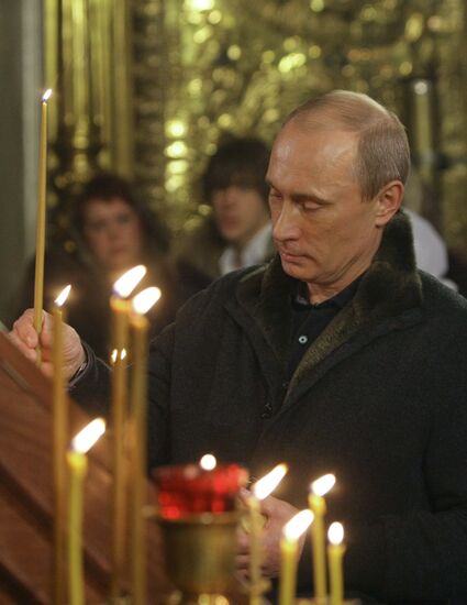 Vladimir Putin at Christmas service in Kostroma church