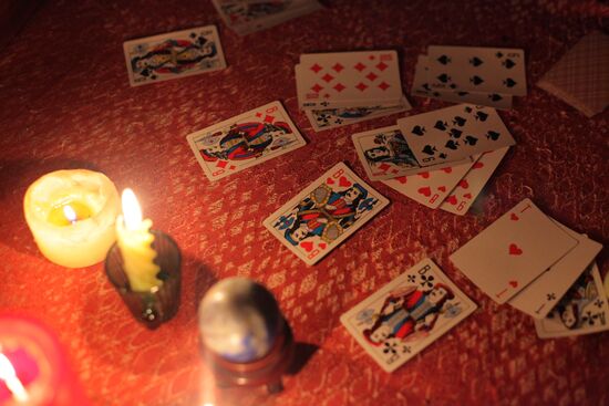 Fortune telling on Holy Evenings after Christmas