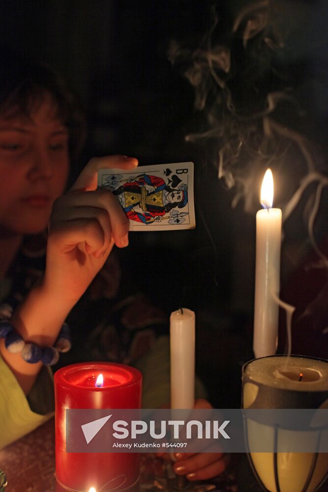 Fortune telling on Holy Evenings after Christmas