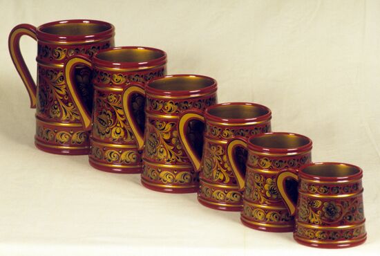 Khokhloma wooden vessels