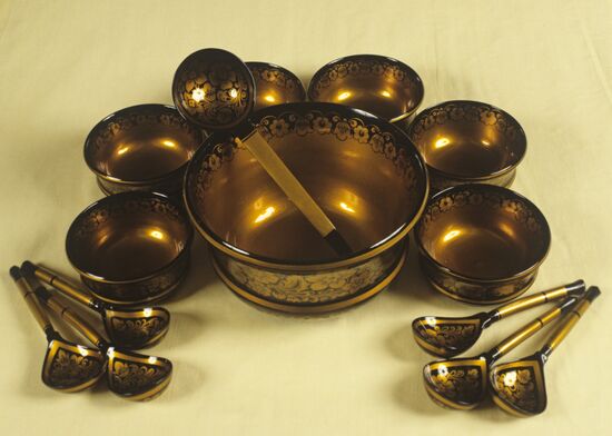 Khokhloma wooden vessels