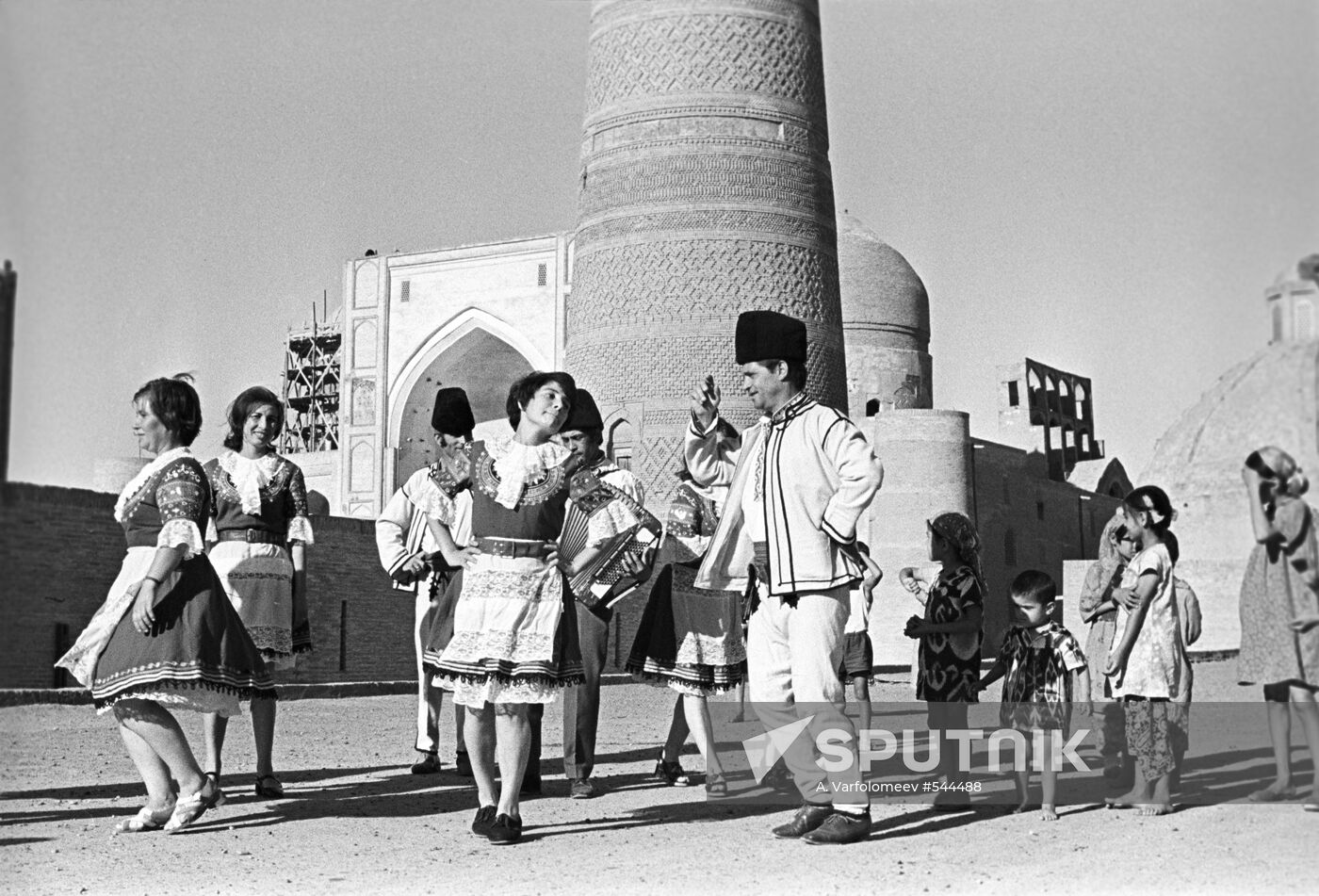 Bulgarian dances in Bukhara