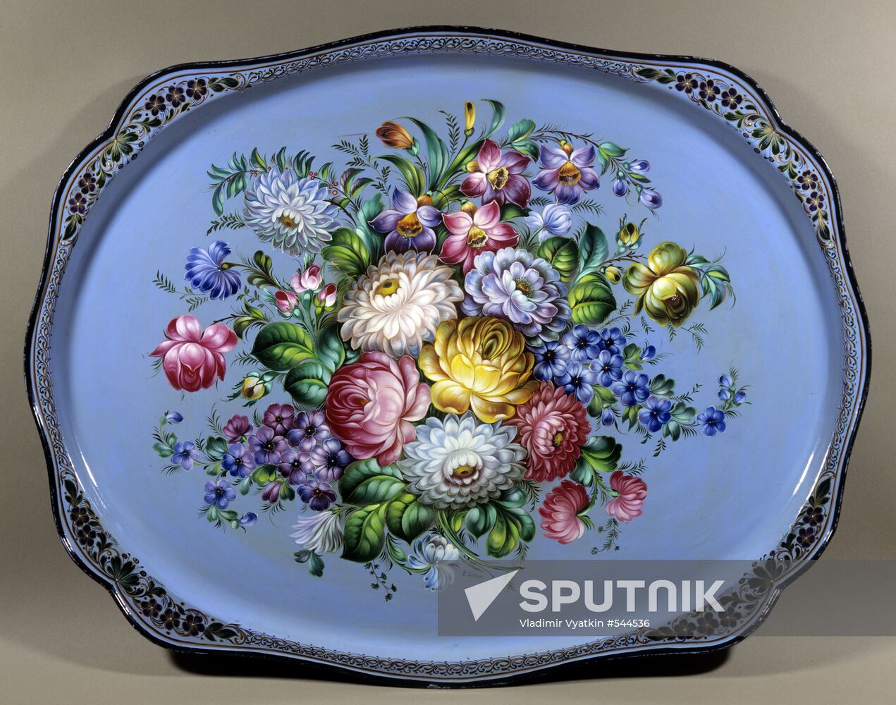 Zhostovo tray Tender