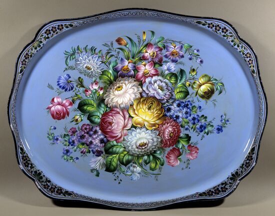 Zhostovo tray Tender