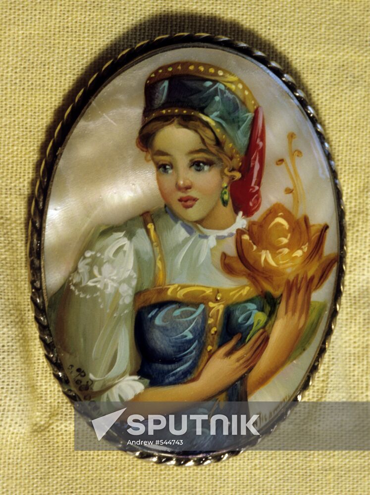 Fedoskino lacquer miniature