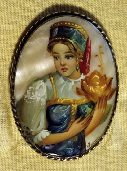 Fedoskino lacquer miniature