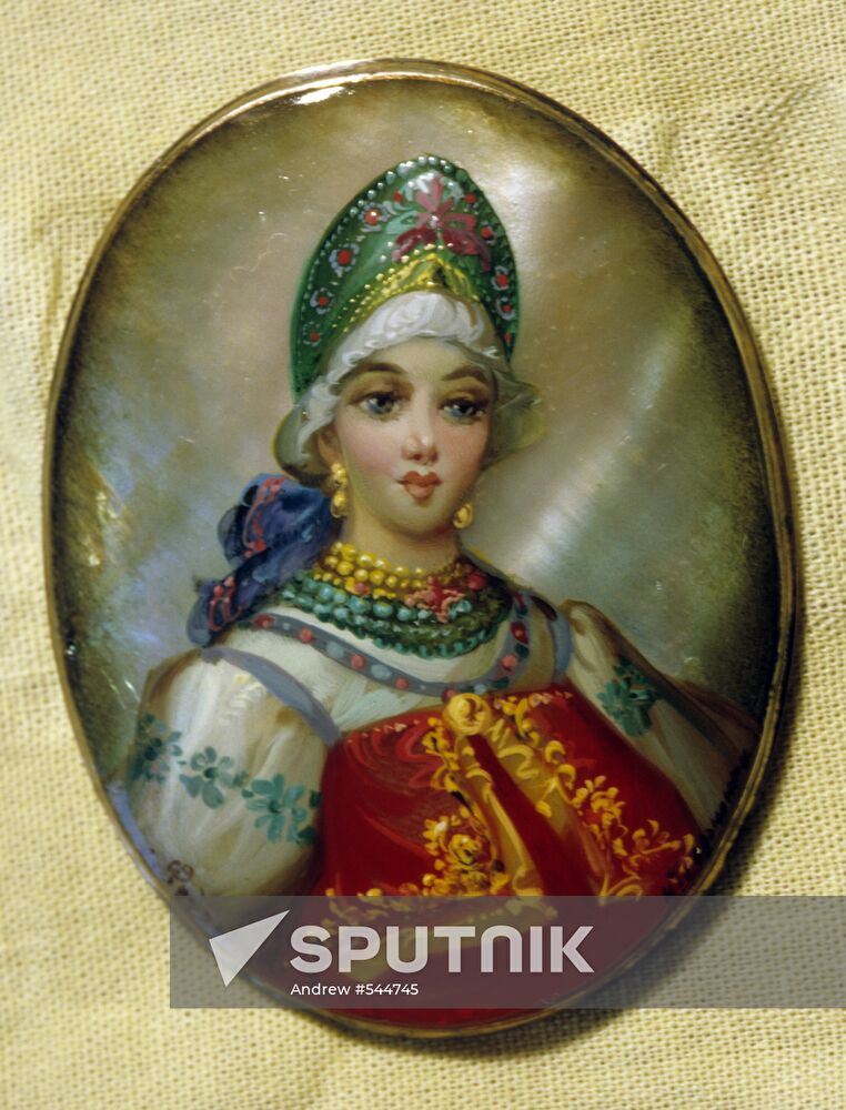 Fedoskino lacquer miniature