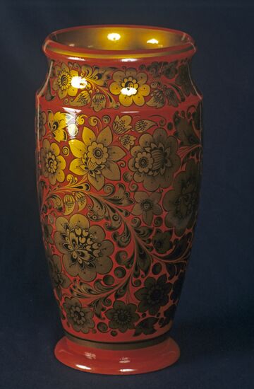 Khokhloma wooden vessels
