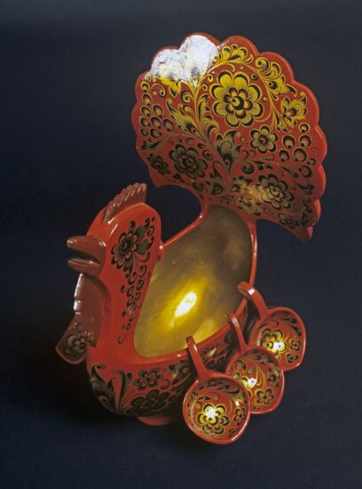 Khokhloma wooden vessels