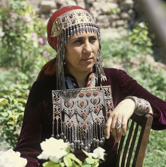 Turkmen national costume