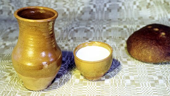 Earthenware pot and bowl