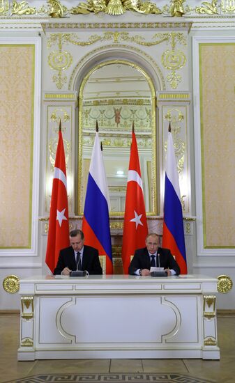 Russian, Turkish PMs hold joint press conference