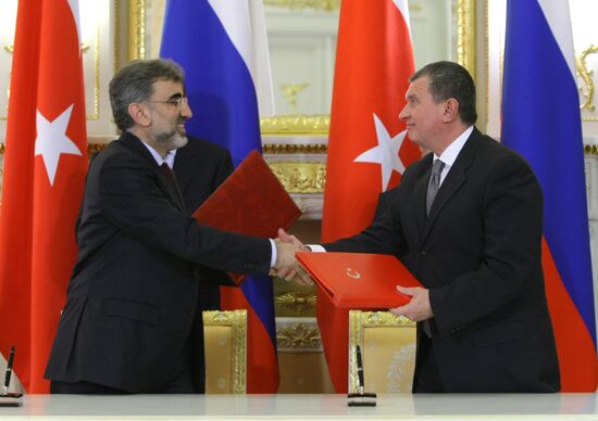 Russia, Turkey sign joint agreement