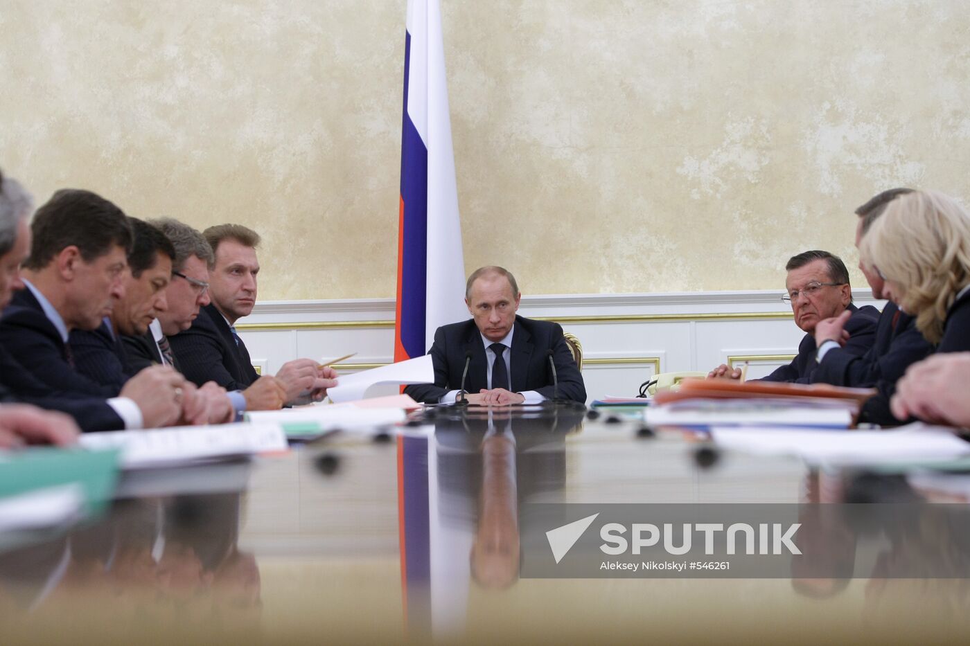 Vladimir Putin chairs Government Presidium session