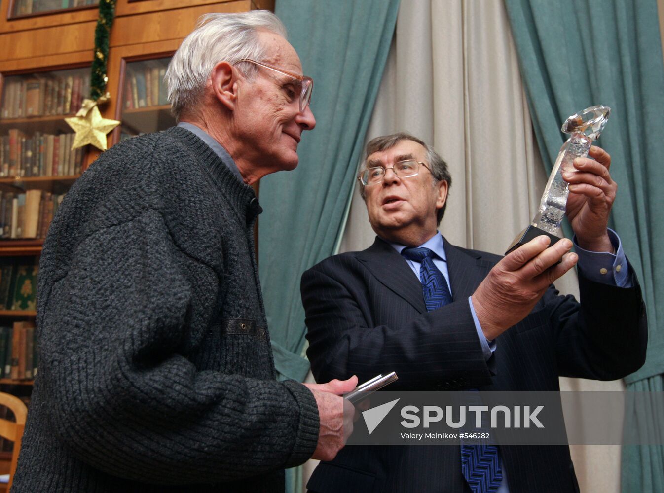 Znamya magazine holds literary award ceremony