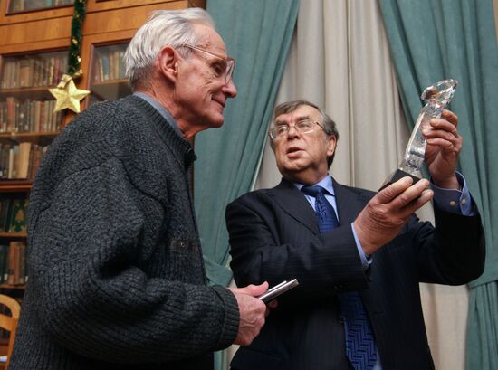 Znamya magazine holds literary award ceremony