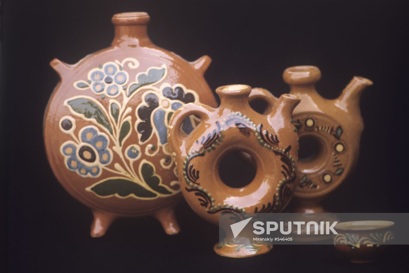 Oposhnyanskaya ceramics