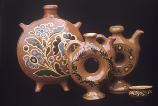 Oposhnyanskaya ceramics