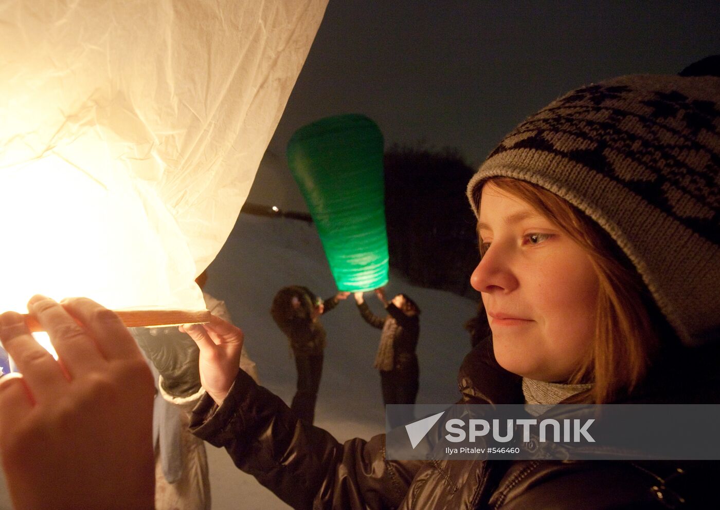 Launching paper lanterns on Vorobyovy Hills