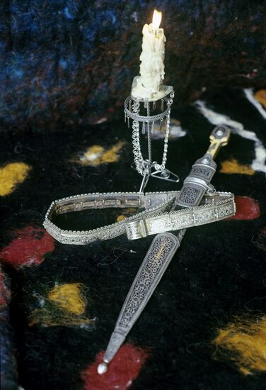 Dagger decorated with silver