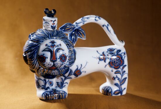"Lion" decorative vessel