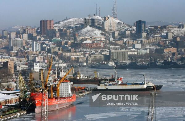 Vladivostok Zolotoy Rog Bay freezes