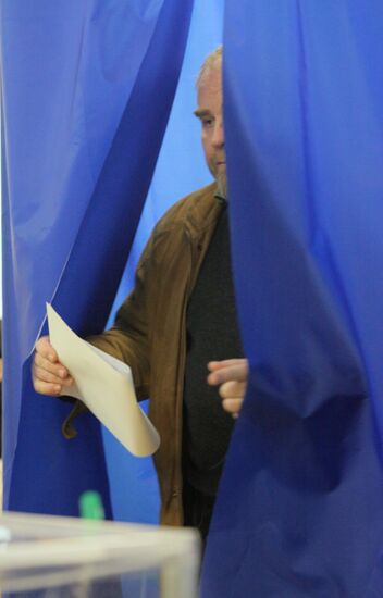 Ukraine votes in presidential election