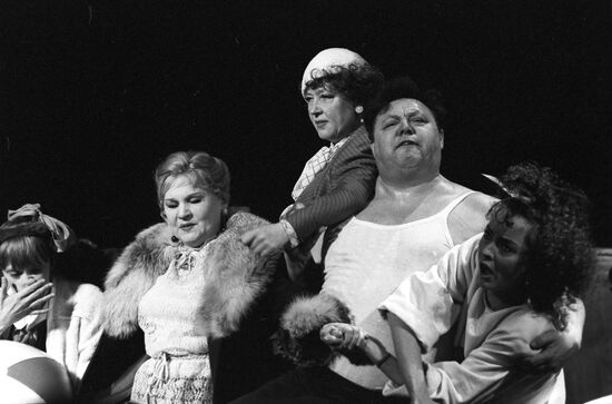 Scene from play Pearl Zinaida