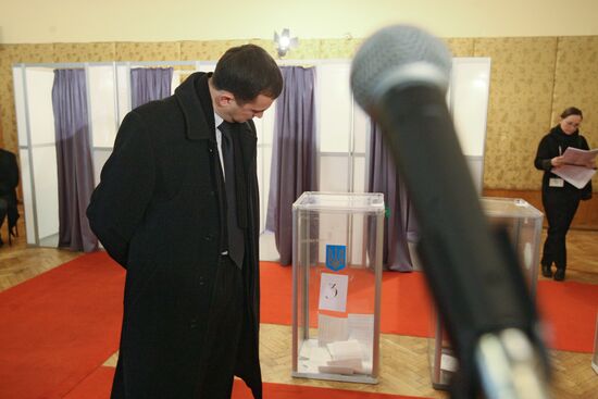 Ukraine votes in presidential election