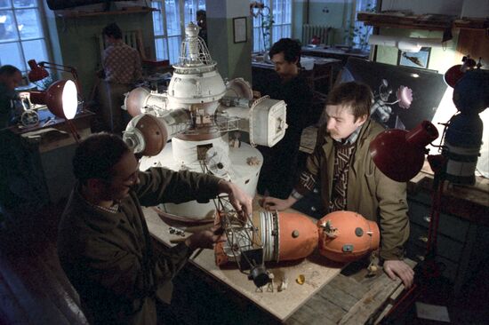 Building of Fenix space station model
